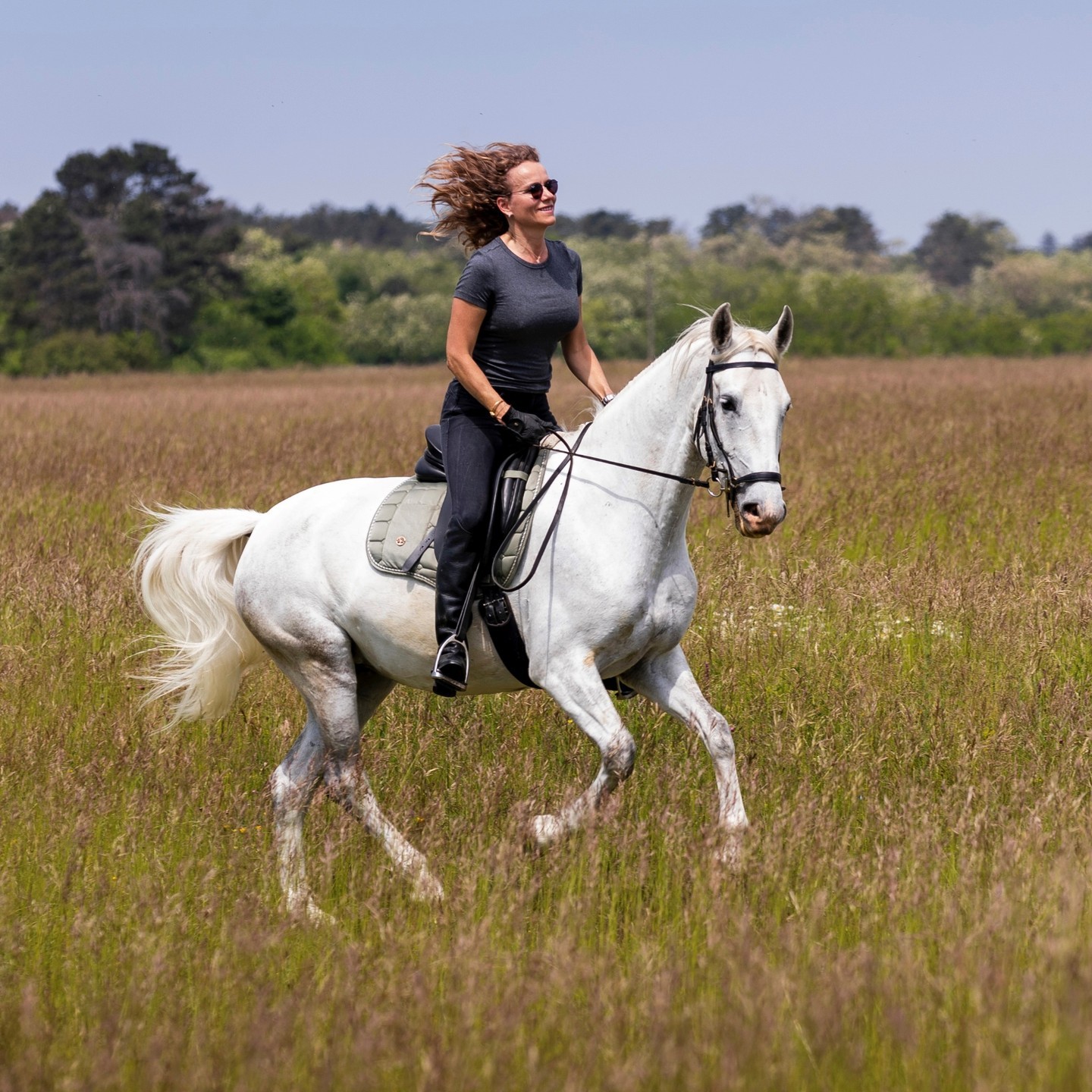 Abschalten und Natur genießen. Christina nutzt das Wochenende gerne für ausgiebige Ausritte. 🐴☀️
.
.
.
.
#buntesteam #leidenschaft #hobby #bcpeople #wochenende #hochdiehändewochenende #weekend #friday #happyday #freizeit #pferde #horse #horsepower #wochenende #weekend #nature #reiten #ausritt #lipizaner #gestütpiber